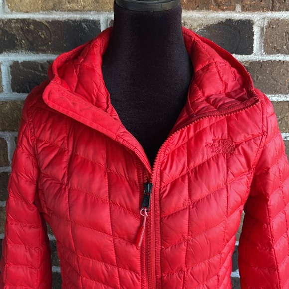 The North Face ThermoBall Eco Parka Red Jacket - Picture 3 of 15